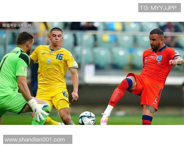 逆境中崛起的足球英雄：从困境到巅峰的奋斗与荣耀